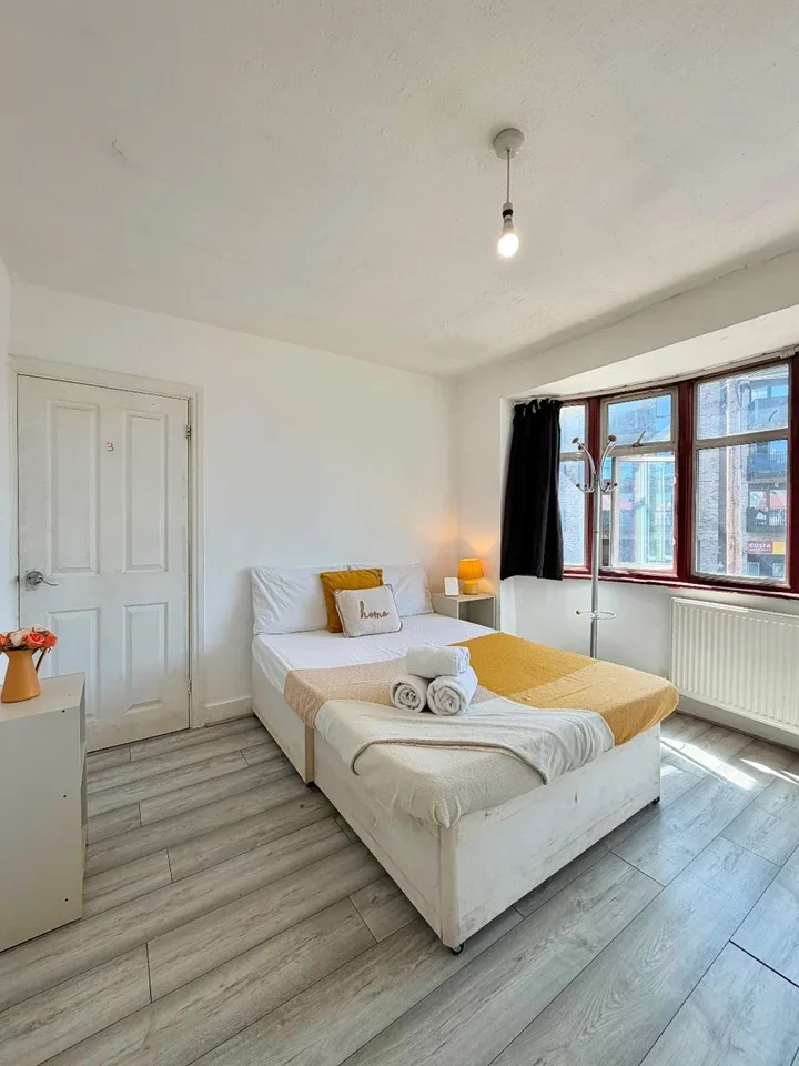 Room Mount Pleasant in Greater London