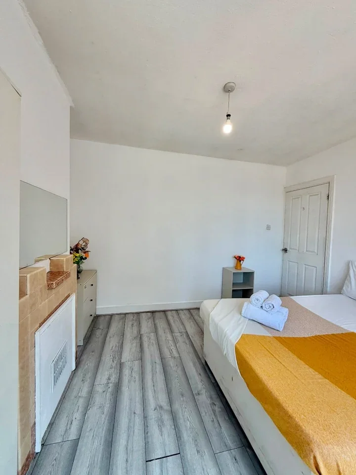 Room Mount Pleasant in Greater London