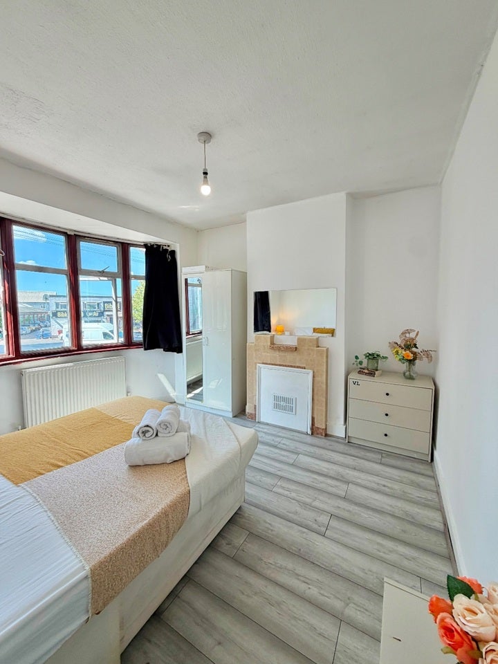 Room Mount Pleasant in Greater London