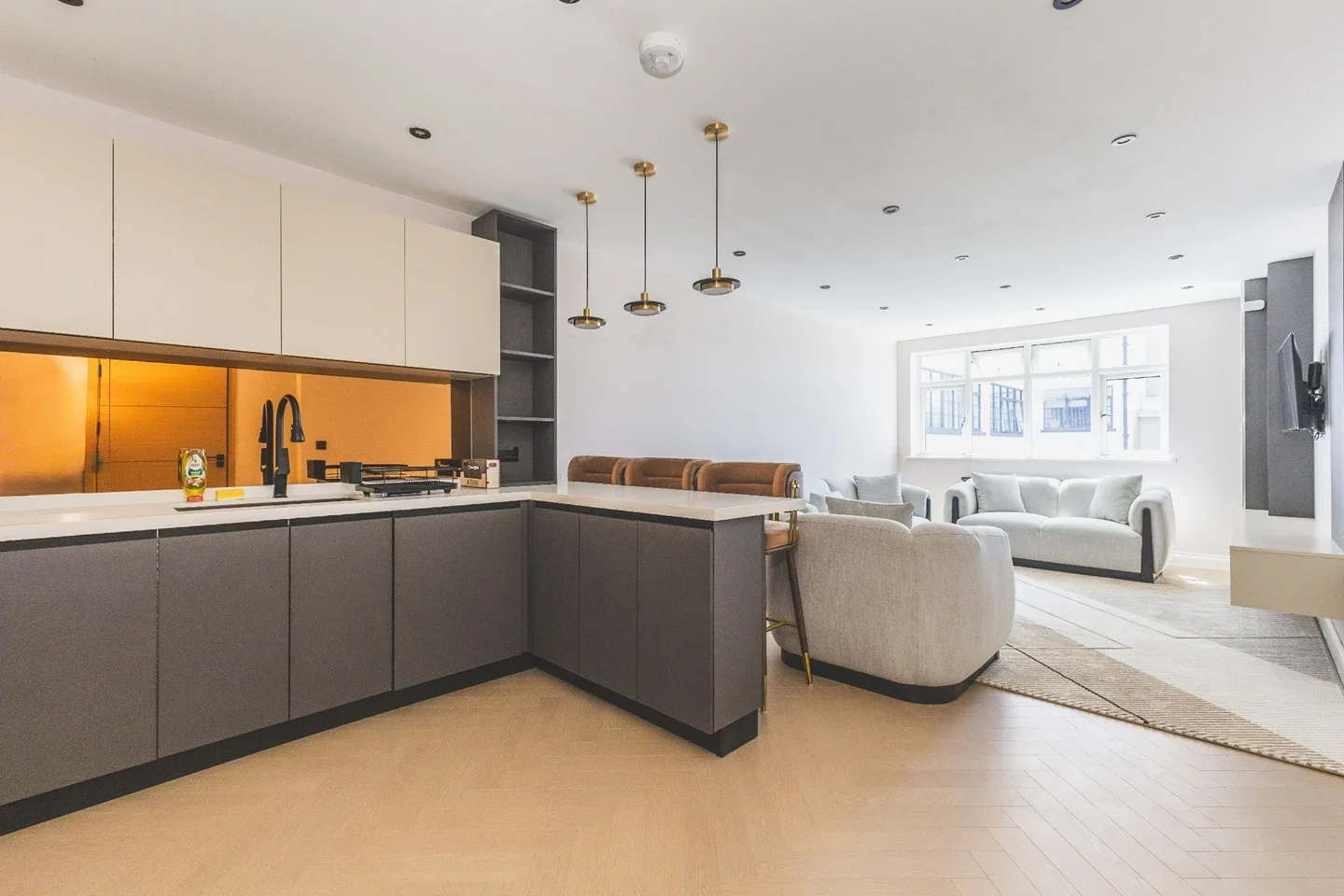 Flat Nelson Street in Greater London