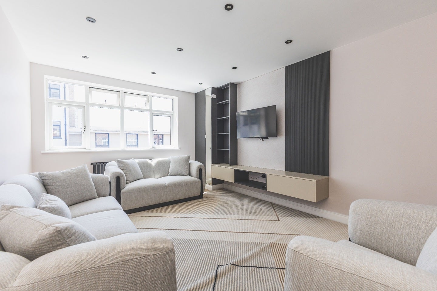 Flat Nelson Street in Greater London