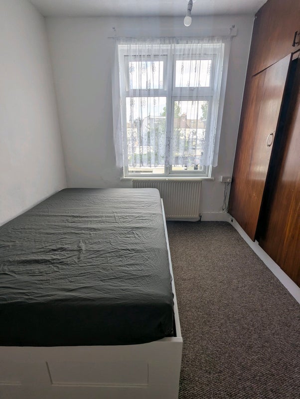 Room Framfield Road in Greater London