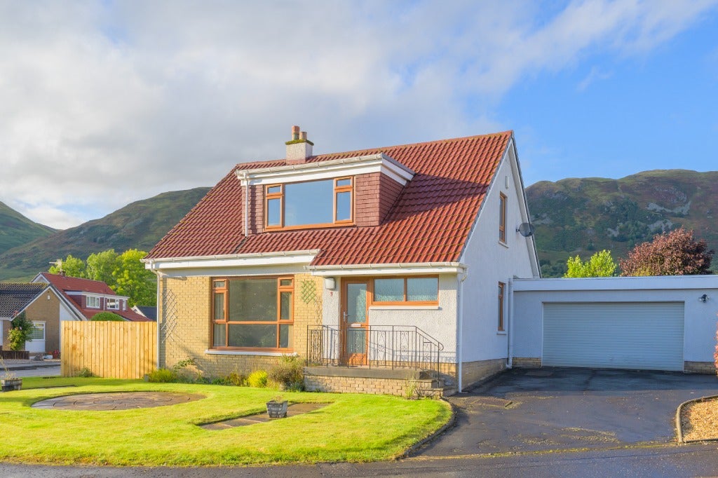 House Melloch Crescent in Tillicoultry