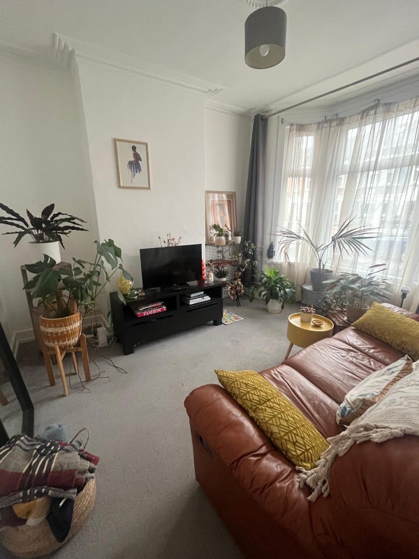 Room Blenheim Road in Greater London