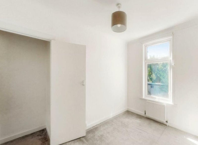 Room Blenheim Road in Greater London