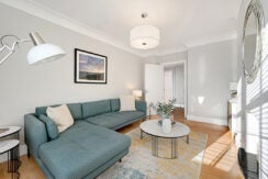 Flat Kensington High Street in Greater London