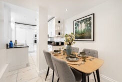 Flat Kensington High Street in Greater London