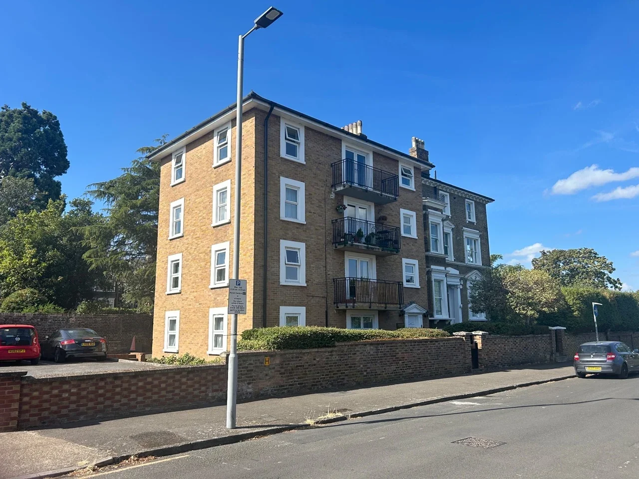 Flat Uxbridge Road in Greater London