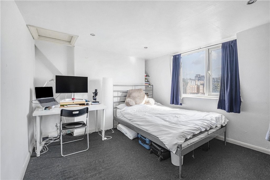 Flat Camberwell Road in Greater London