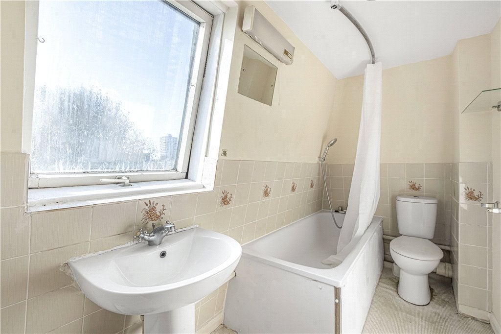 Flat Camberwell Road in Greater London