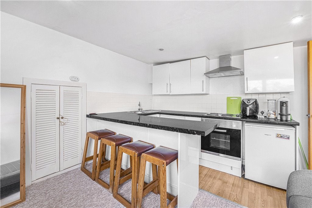 Flat Camberwell Road in Greater London