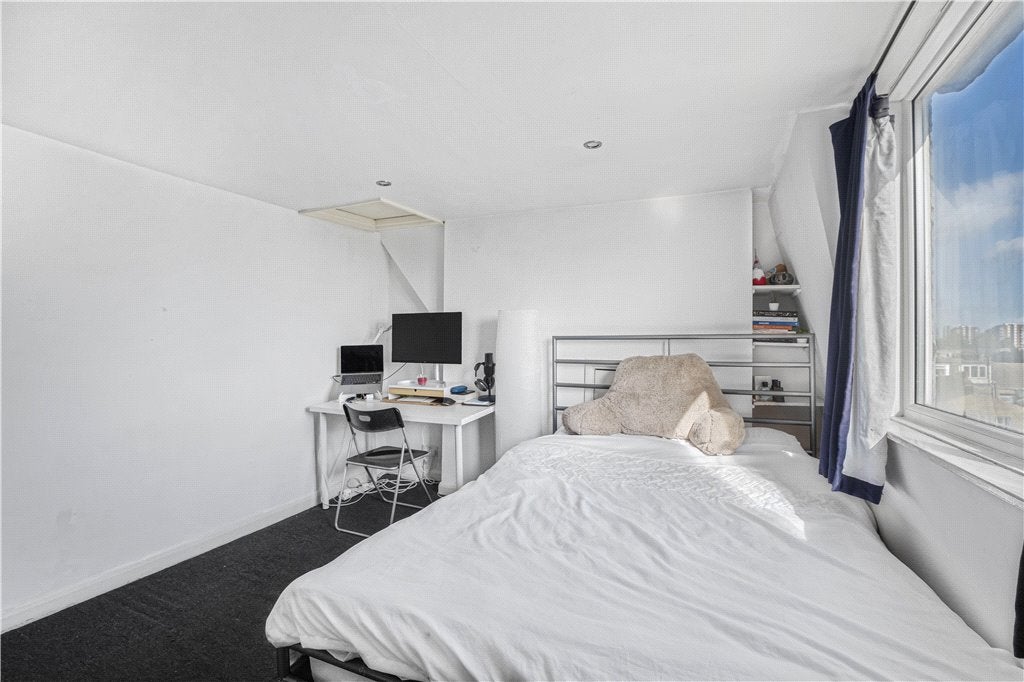 Flat Camberwell Road in Greater London
