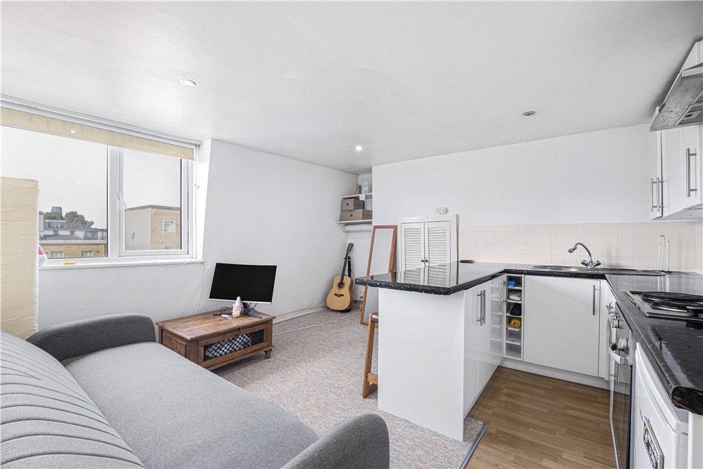 Flat Camberwell Road in Greater London