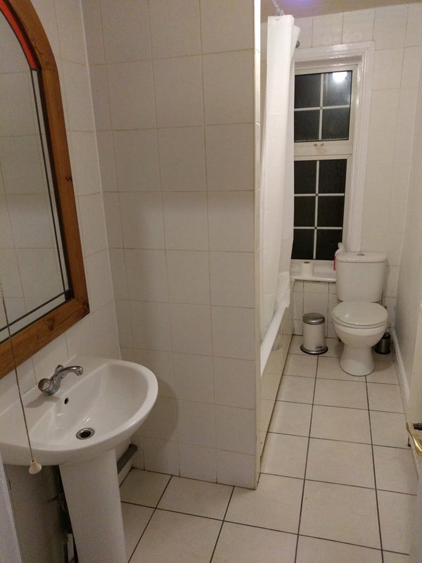 Room Upper Tulse Hill in Greater London