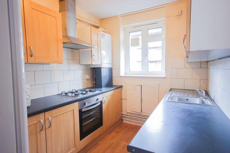 Room Canter Way in Greater London
