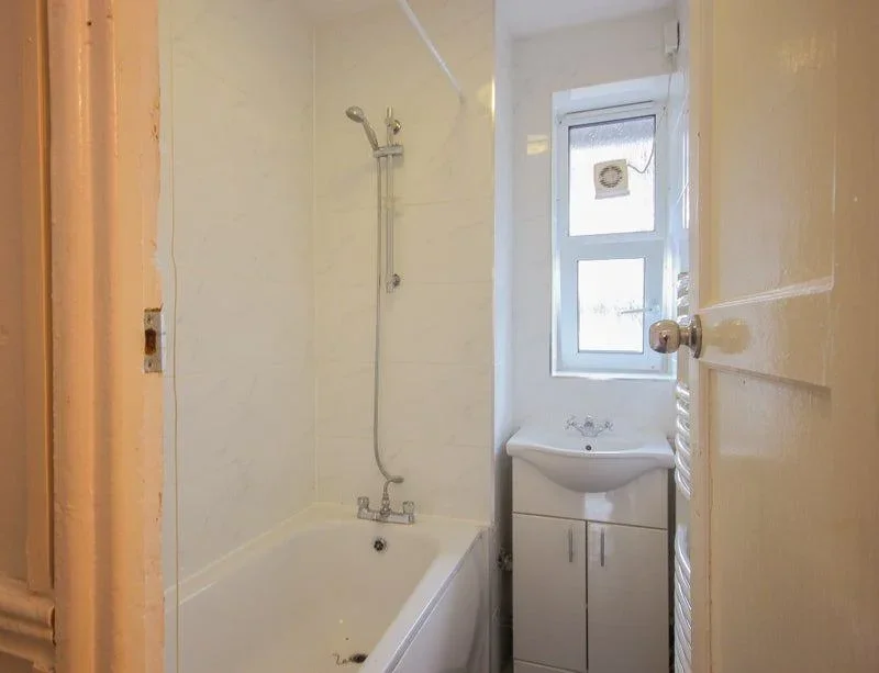 Room Canter Way in Greater London