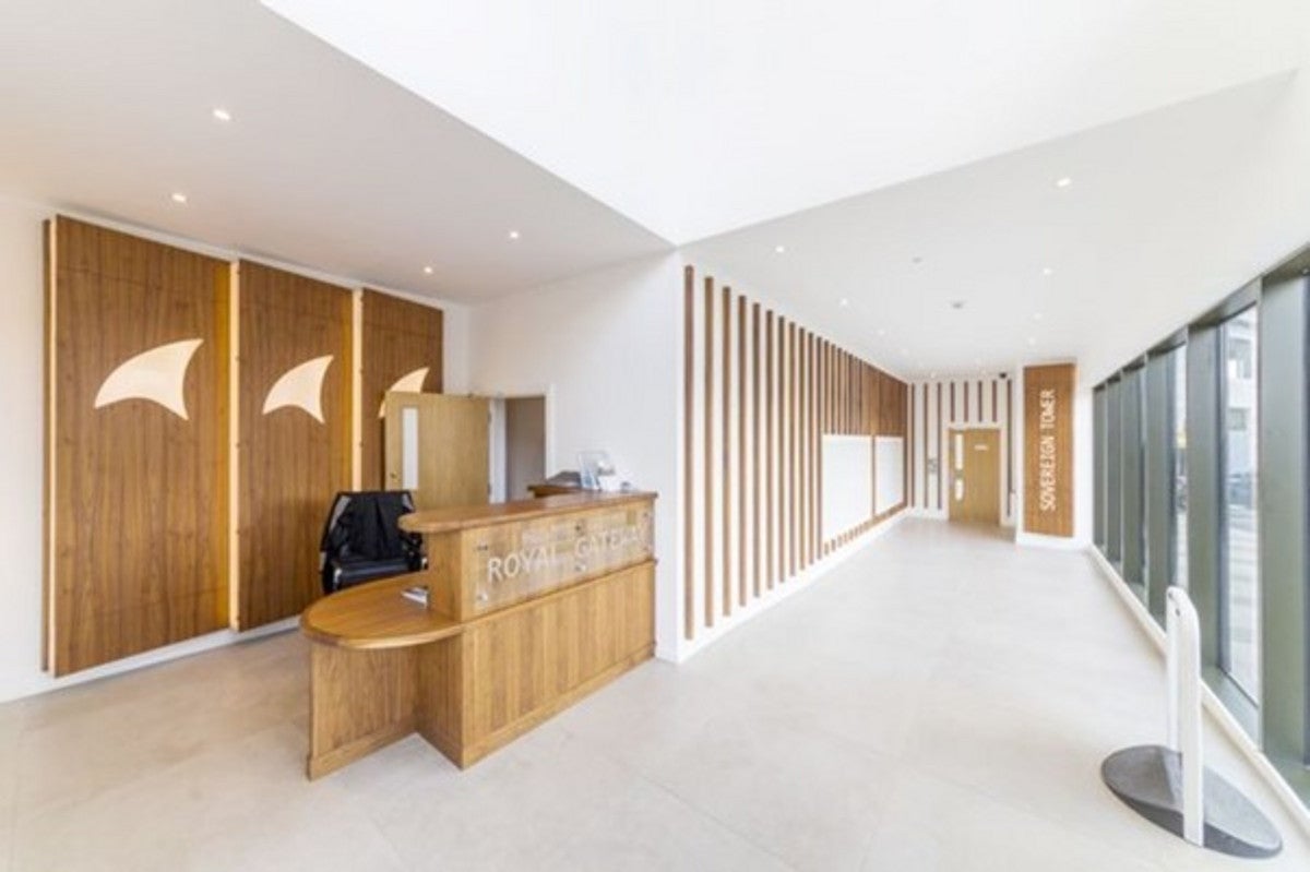 Flat Hoy Street in Greater London