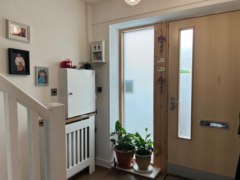 House Douglas Close in Greater London