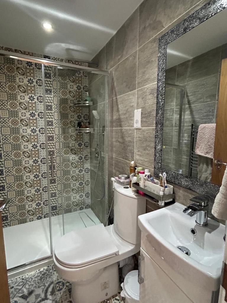 House Douglas Close in Greater London