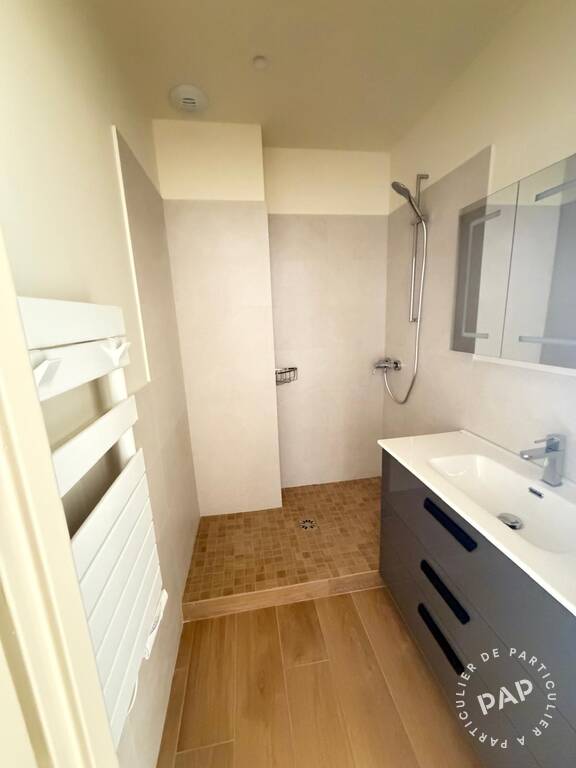 Flat Rue de Suresnes in Garches