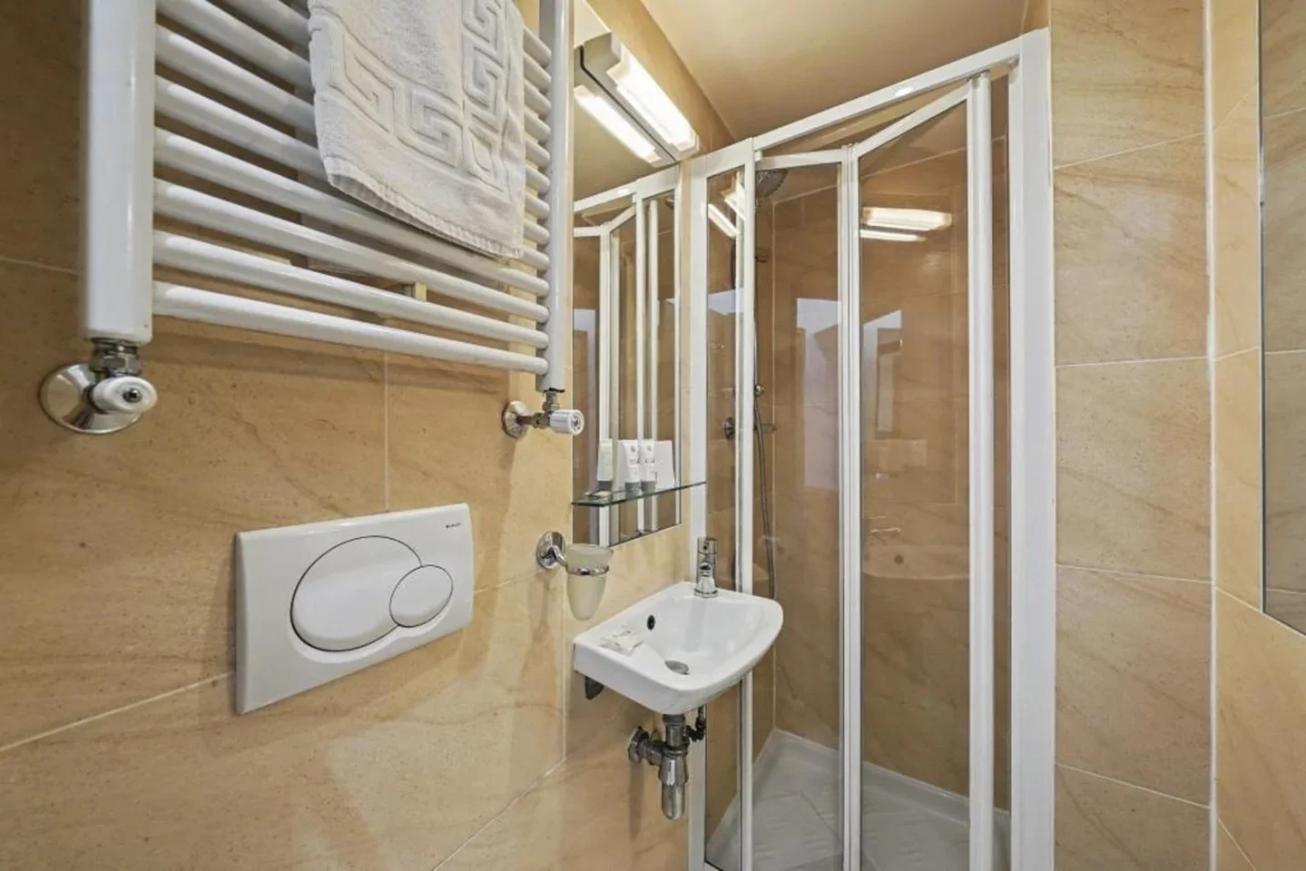 Flat Cartwright Gardens in Greater London