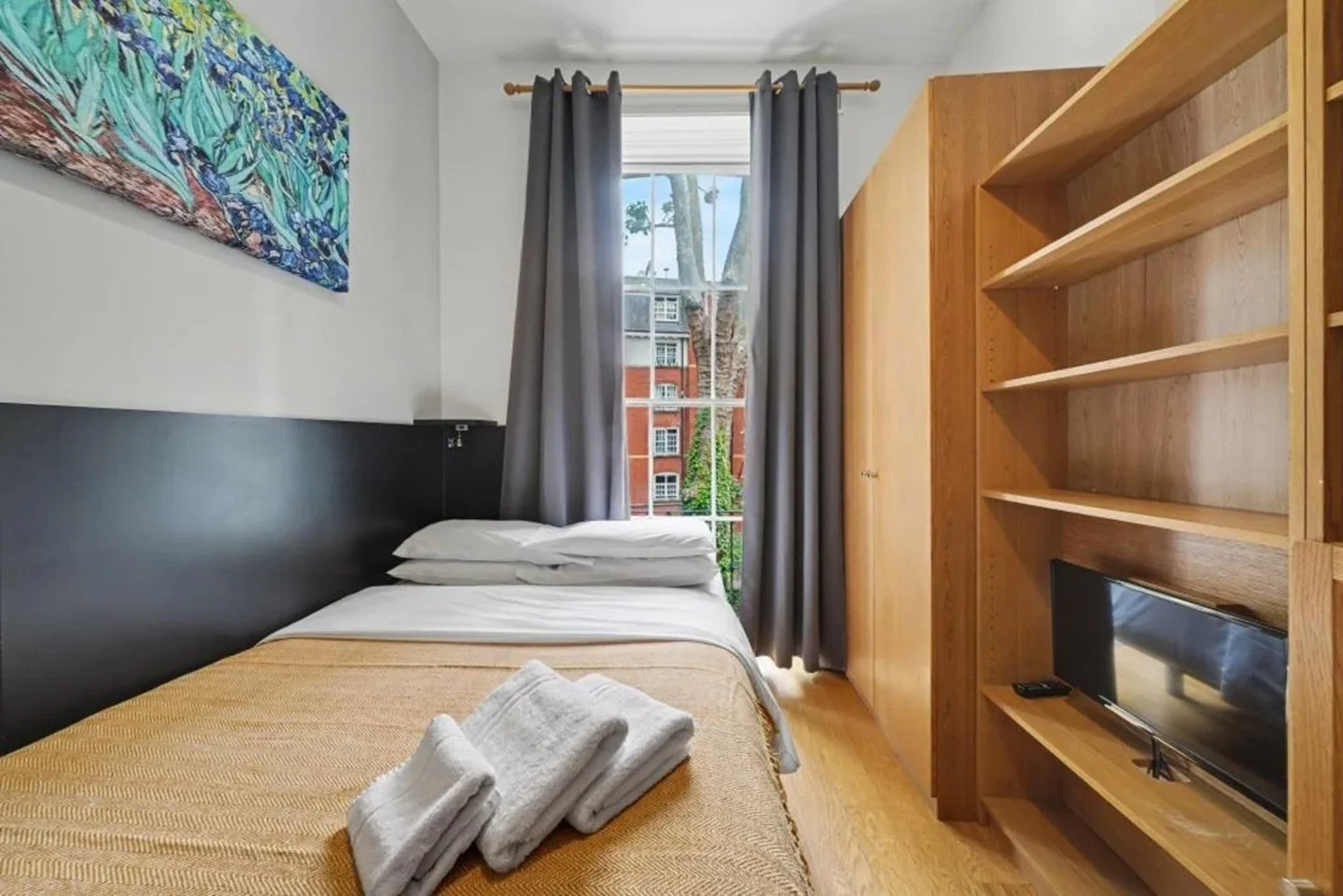 Flat Cartwright Gardens in Greater London