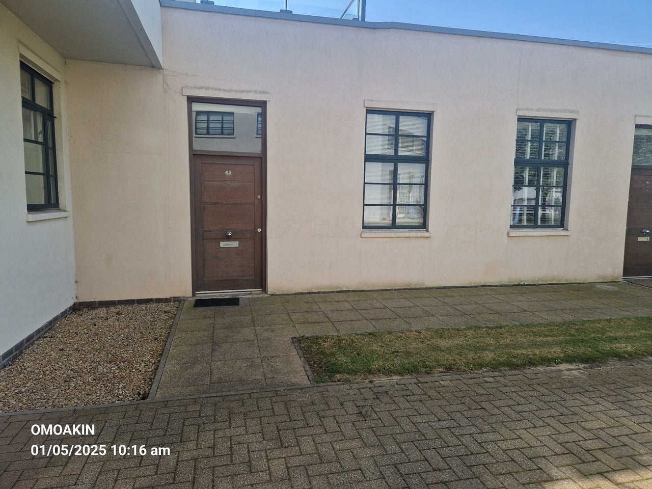Flat Hayes Road in Barry