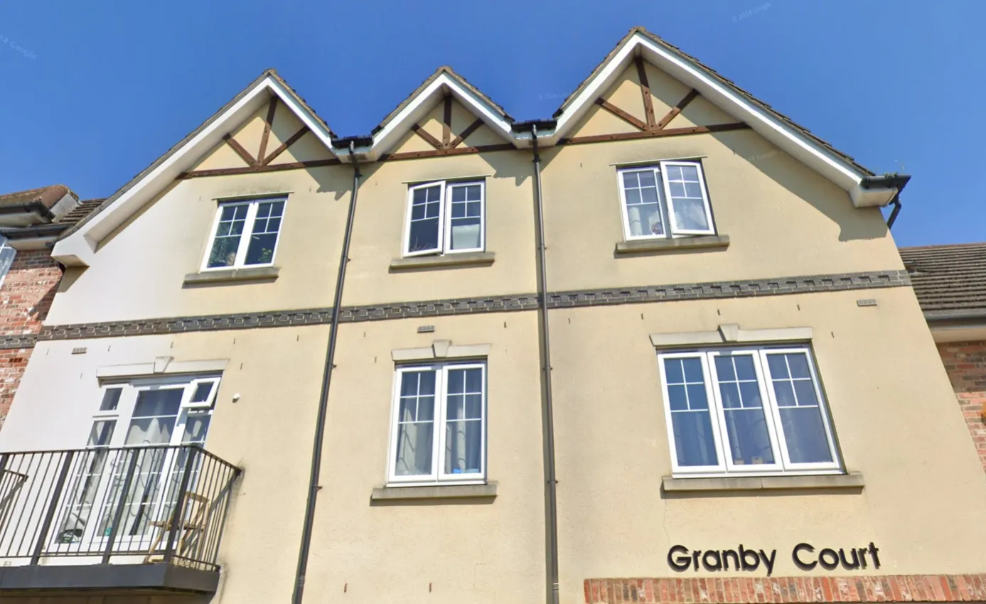 Flat Rosslyn Crescent in Greater London