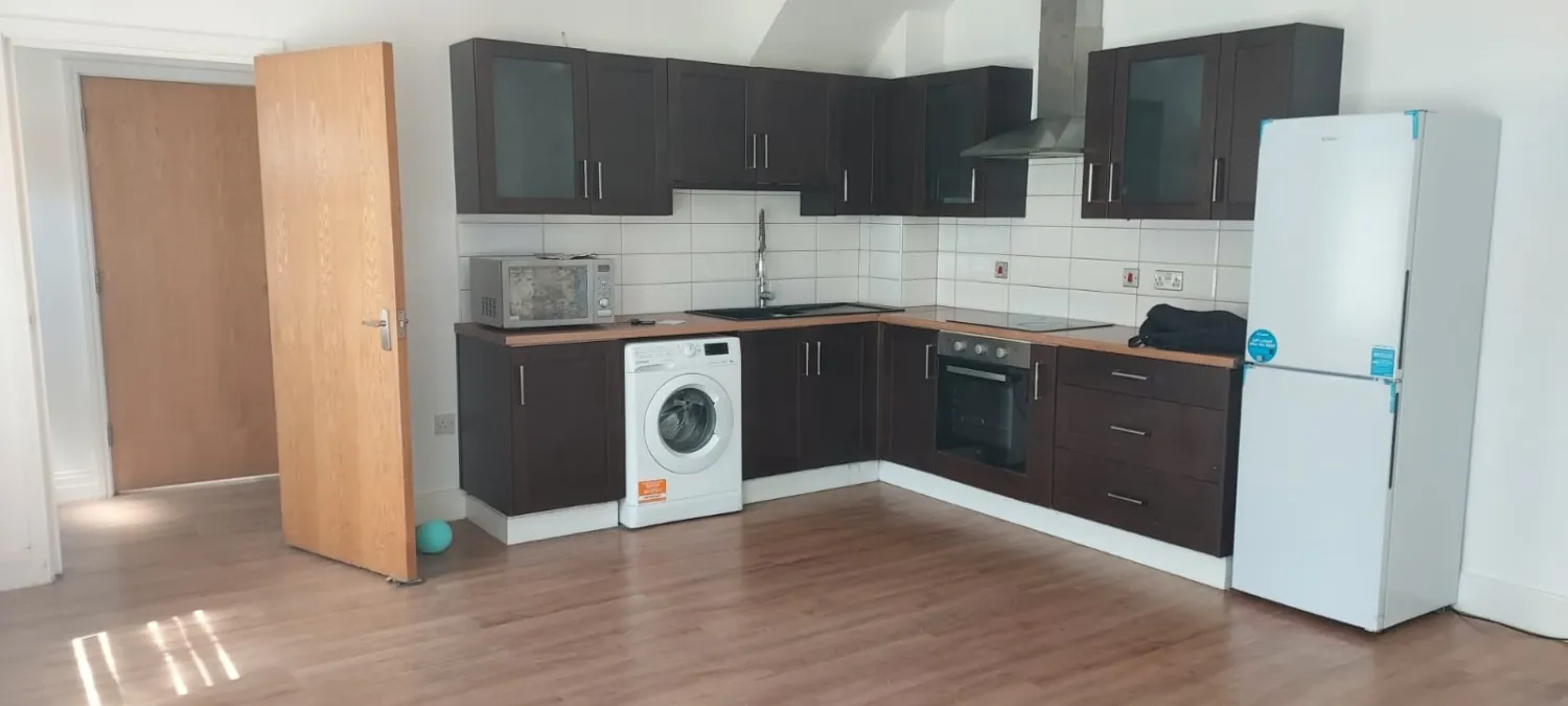 Flat Rosslyn Crescent in Greater London