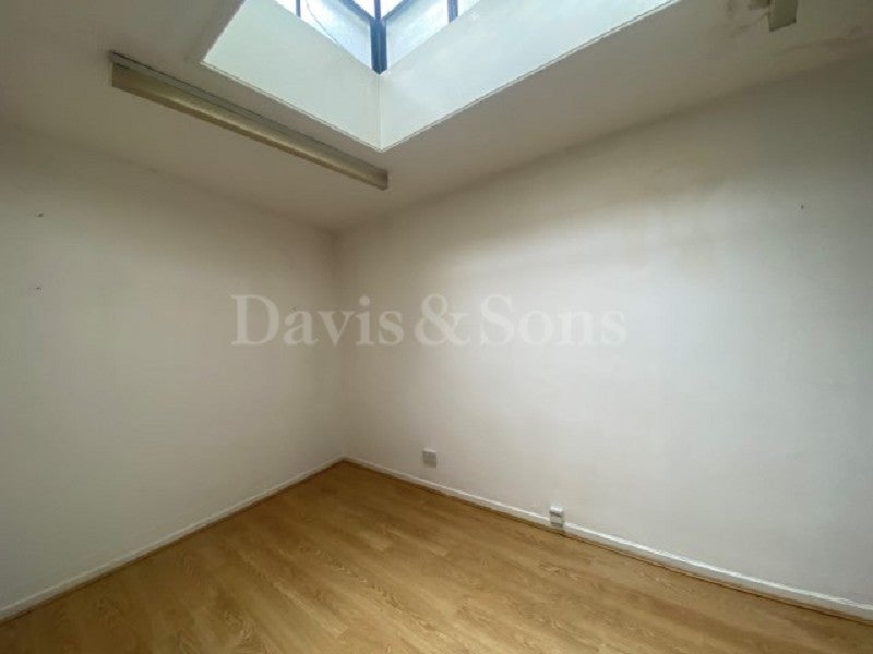 Flat Caxton Place in Newport