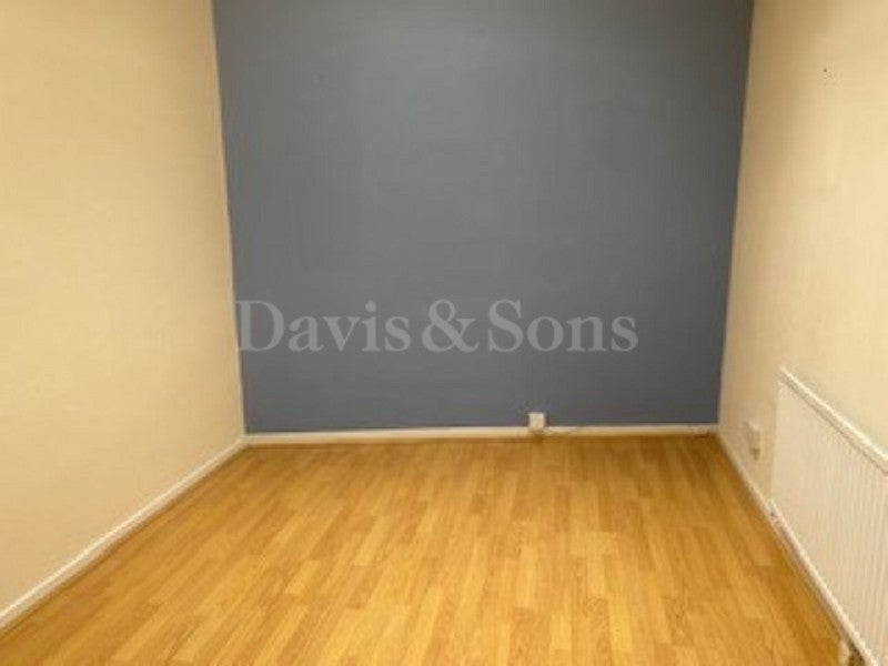 Flat Caxton Place in Newport