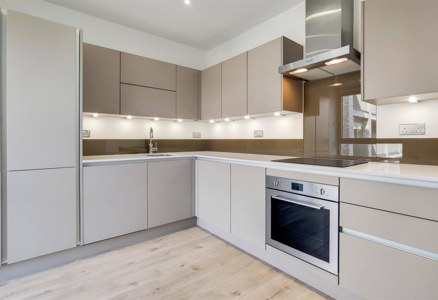 Flat Atlantis Avenue in Greater London