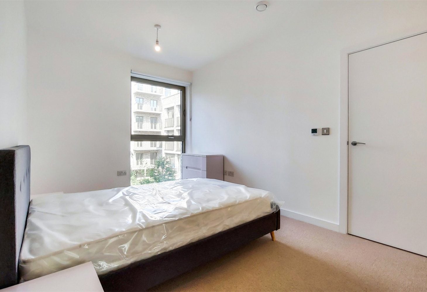 Flat Atlantis Avenue in Greater London