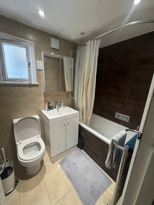 Room Webb's Road in Greater London