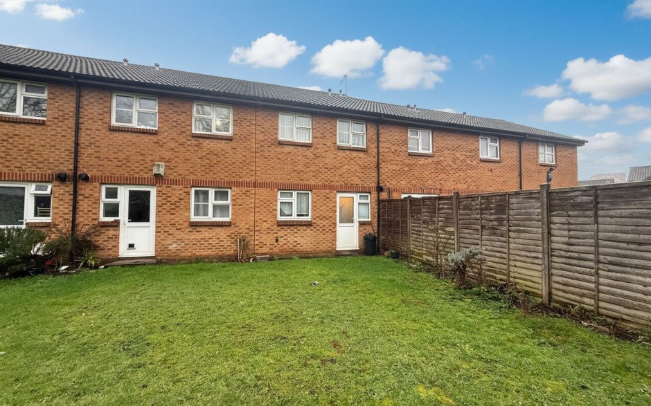 Flat Abbotswood Way in Greater London