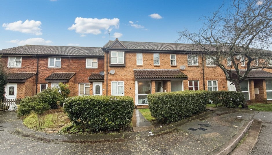Flat Abbotswood Way in Greater London