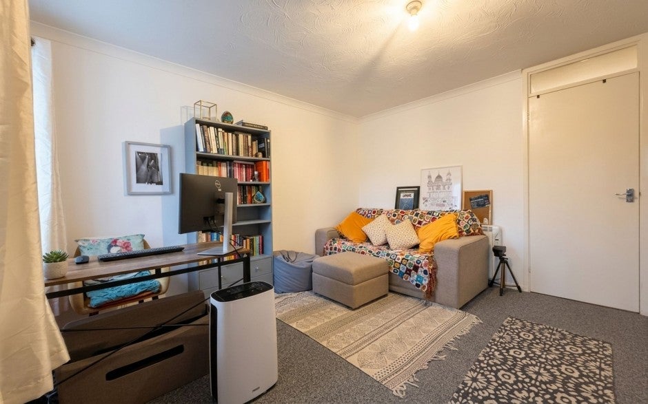 Flat Abbotswood Way in Greater London