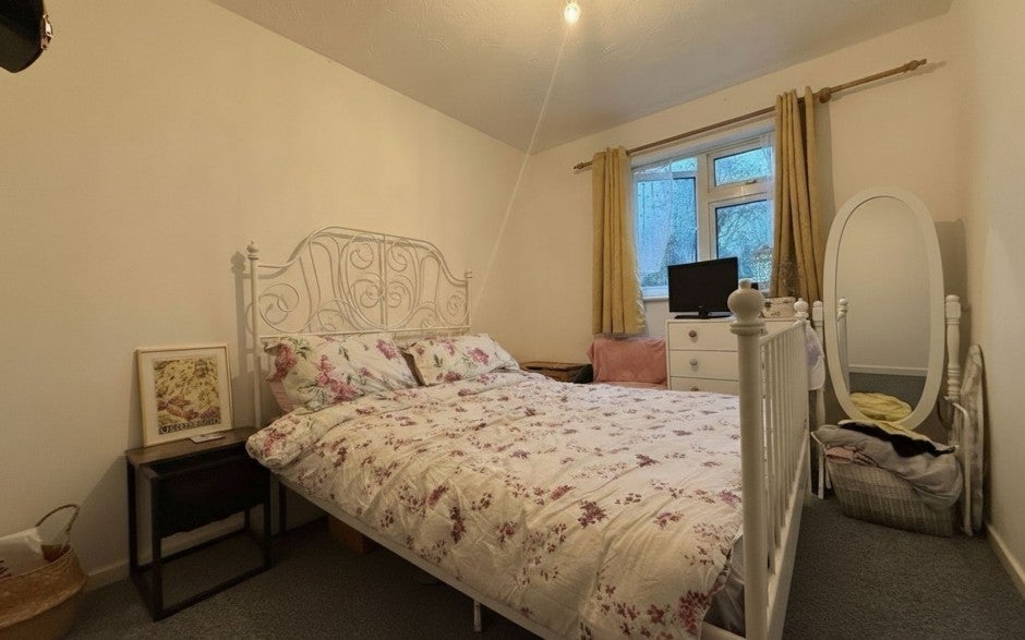Flat Abbotswood Way in Greater London