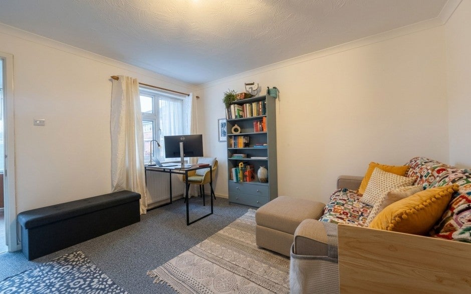 Flat Abbotswood Way in Greater London