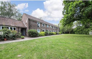 Room Village Way in Greater London