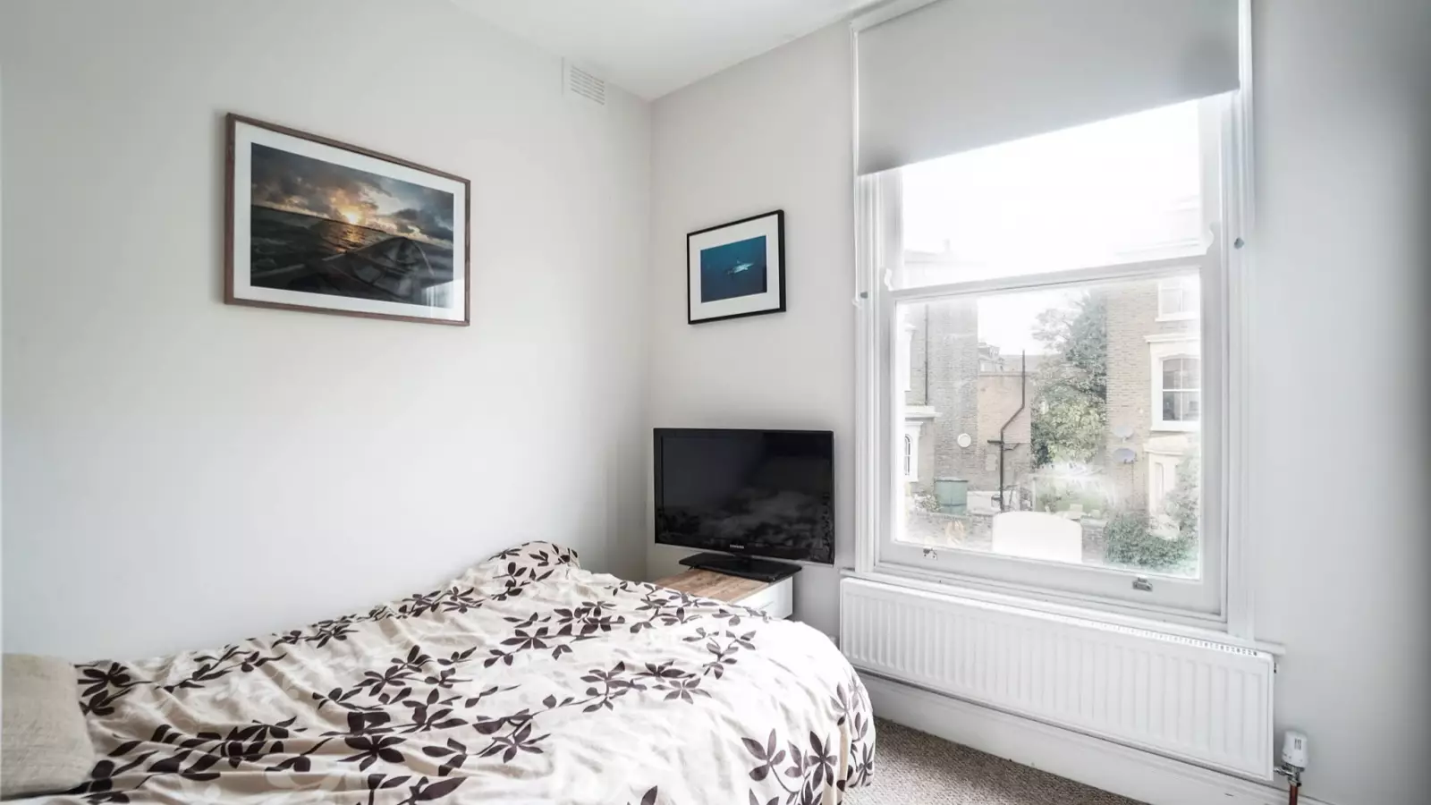 Flat Penshurst Road in Greater London
