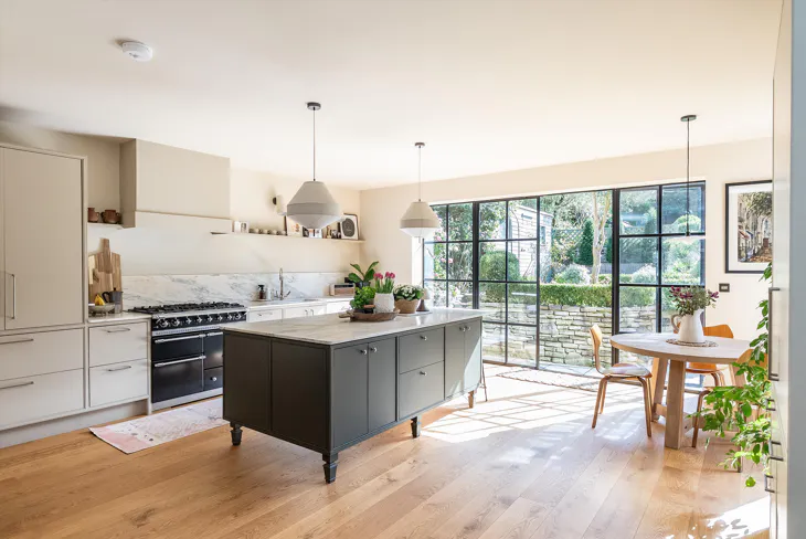 House Ellerton Road in Greater London
