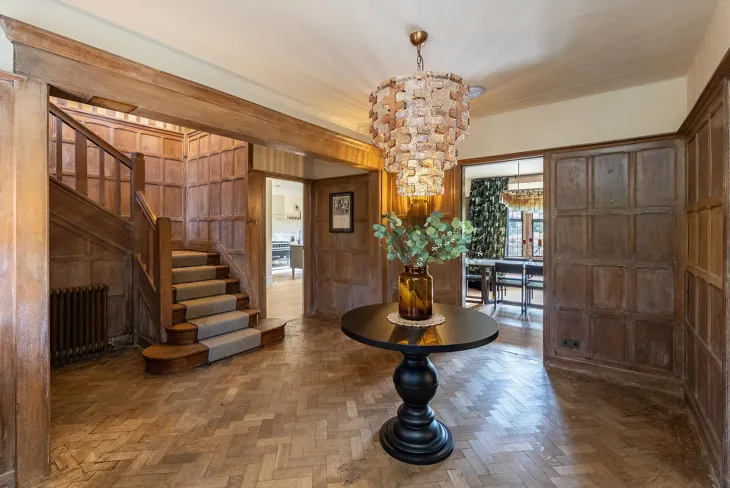 House Ellerton Road in Greater London