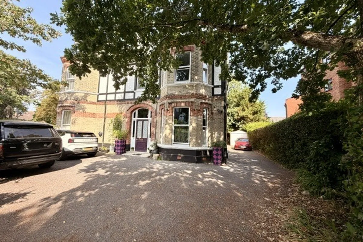Flat Cavendish Road in Bournemouth