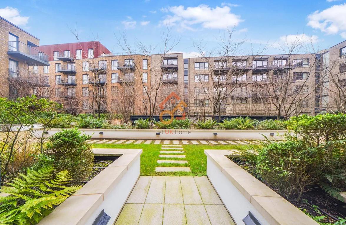 Flat Ashton Reach in Greater London