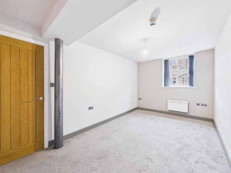 Flat Queen's Road in Nuneaton and Bedworth