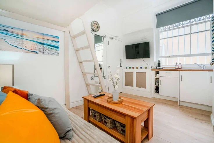 Room Challoner Street in Greater London
