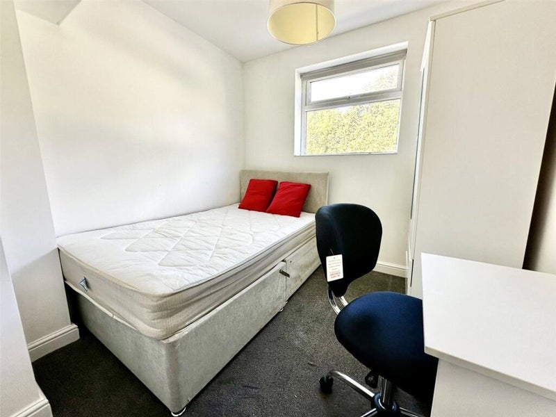 Room Lindsay Road in Bristol