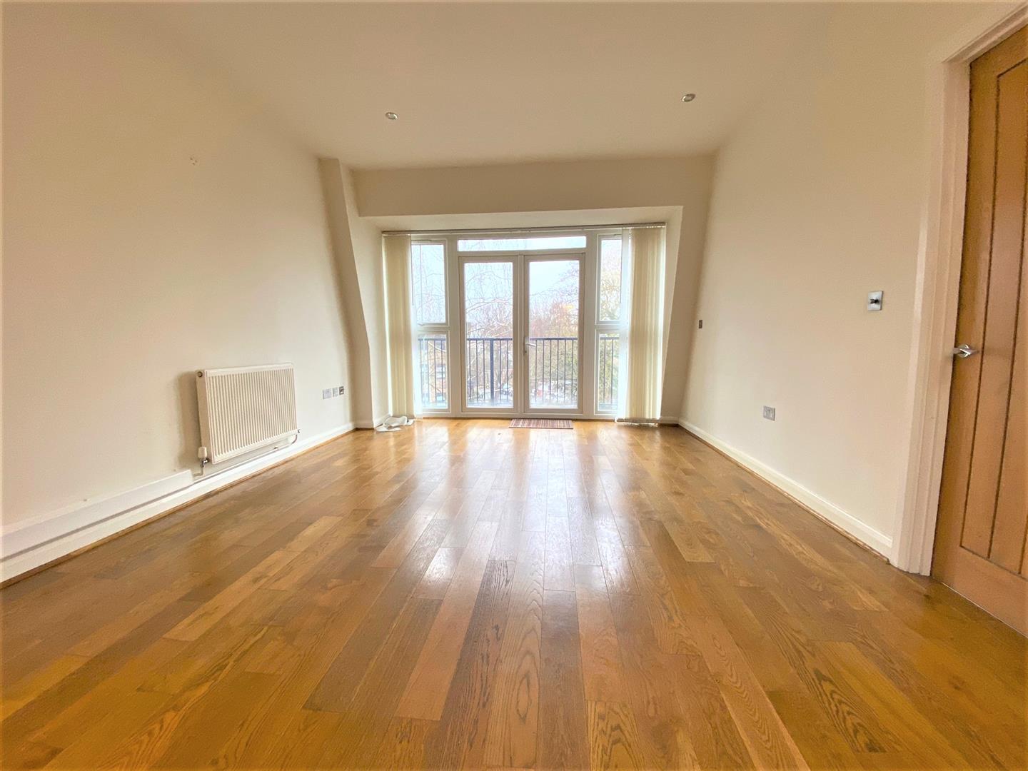 Flat Rockingham Road in Greater London