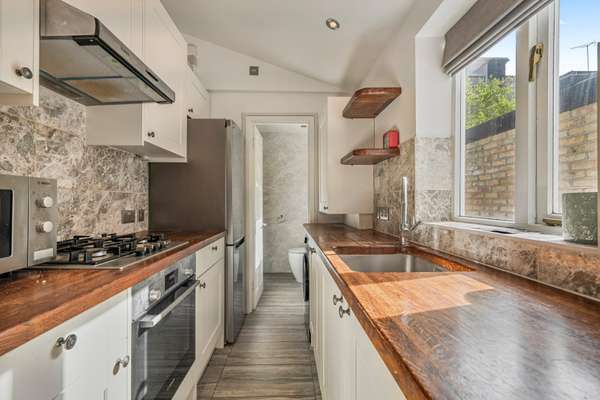 House St Margarets Road in Greater London